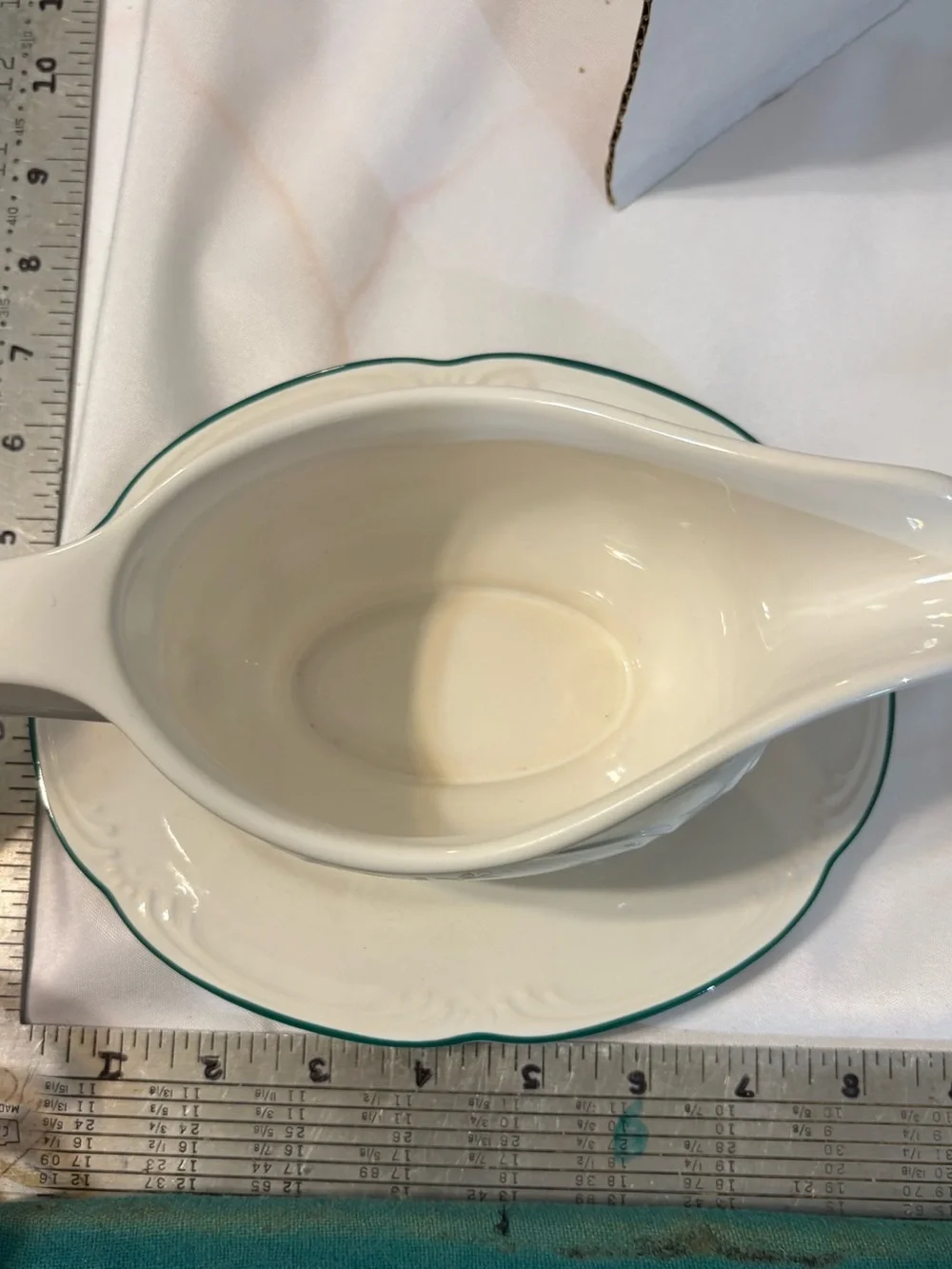 Pfaltzgraff Winterberry gravy boat / saucer‎ red holly berry green leaf design